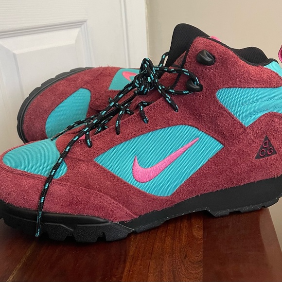 Nike ACG Torre Mid Waterproof Red Pinksicle Boots Men 11 Women